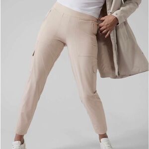 Athleta Chelsea Cargo Lined Pant 0 XS Greige Beige Athleisure Neutral Pants NWT